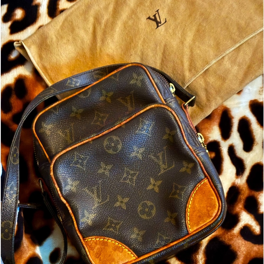 Get that tax money ready! You deserve this! Crossbody Louis Vuitton bag.💋